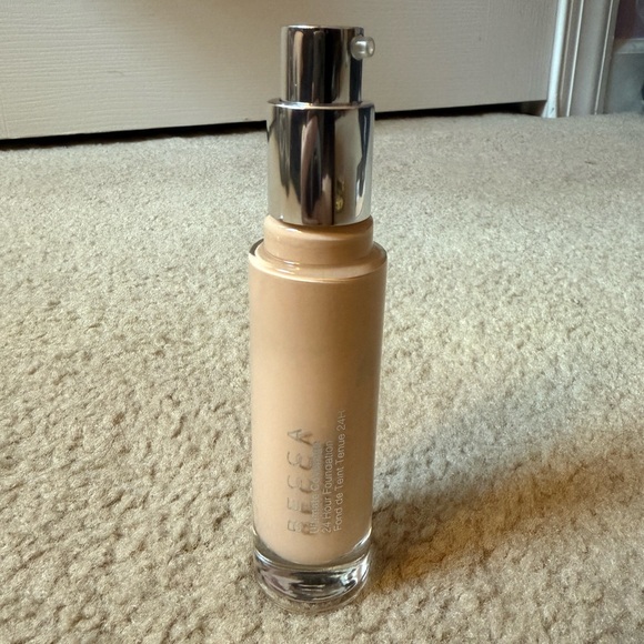 NWT BECCA 24 Hour Long Wear Foundation in Porcelain - Picture 2 of 5